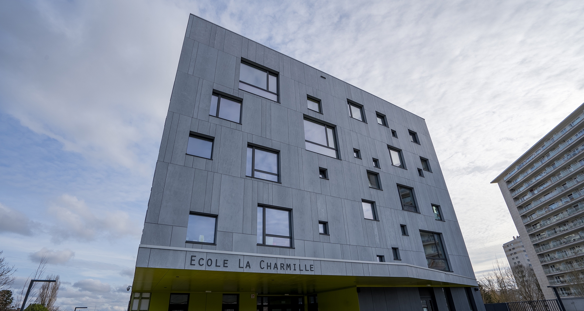 Bardages en panneaux fibres ciments école Bruxelles