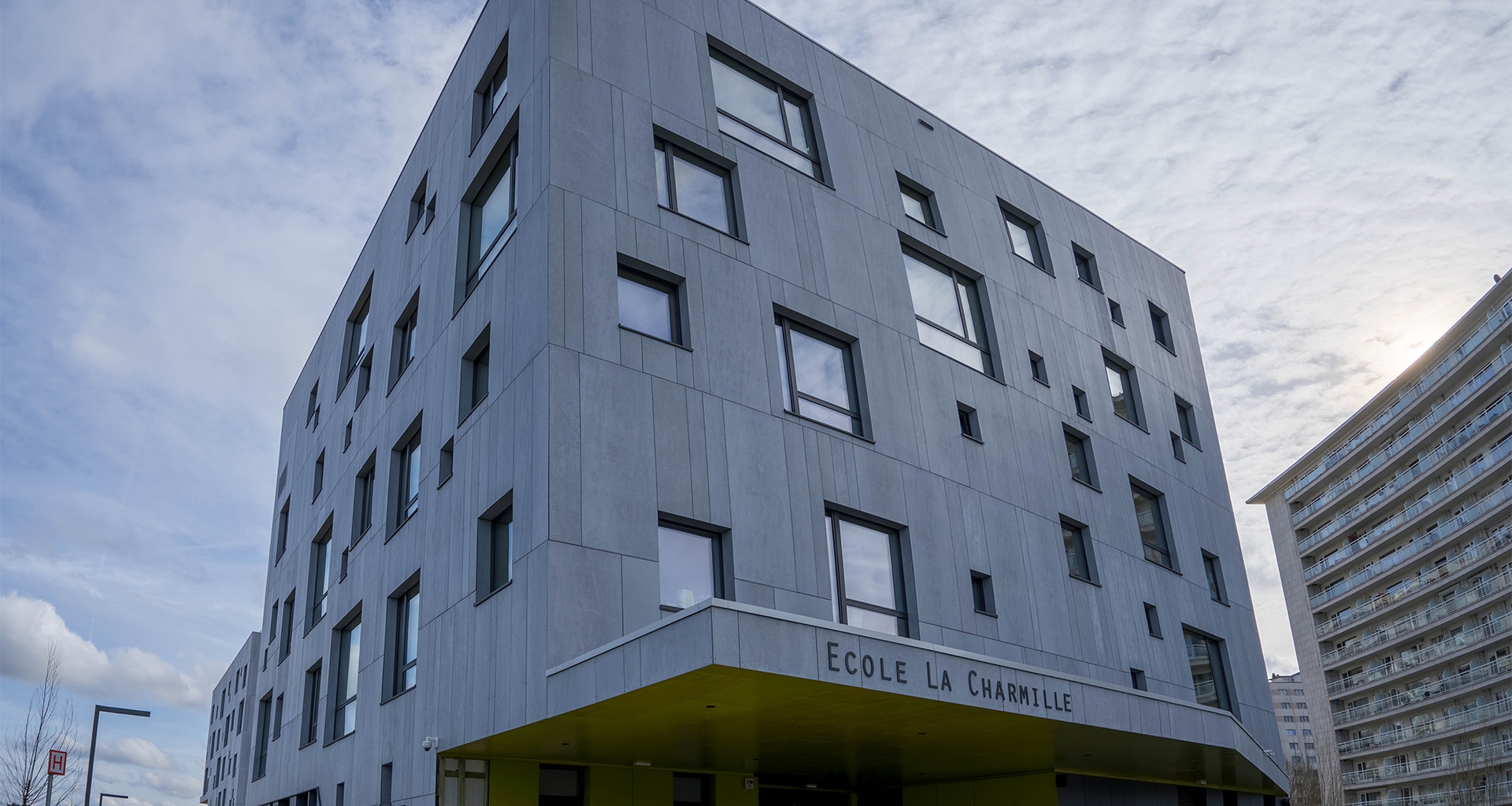 Bardages en panneaux fibres ciments école Bruxelles