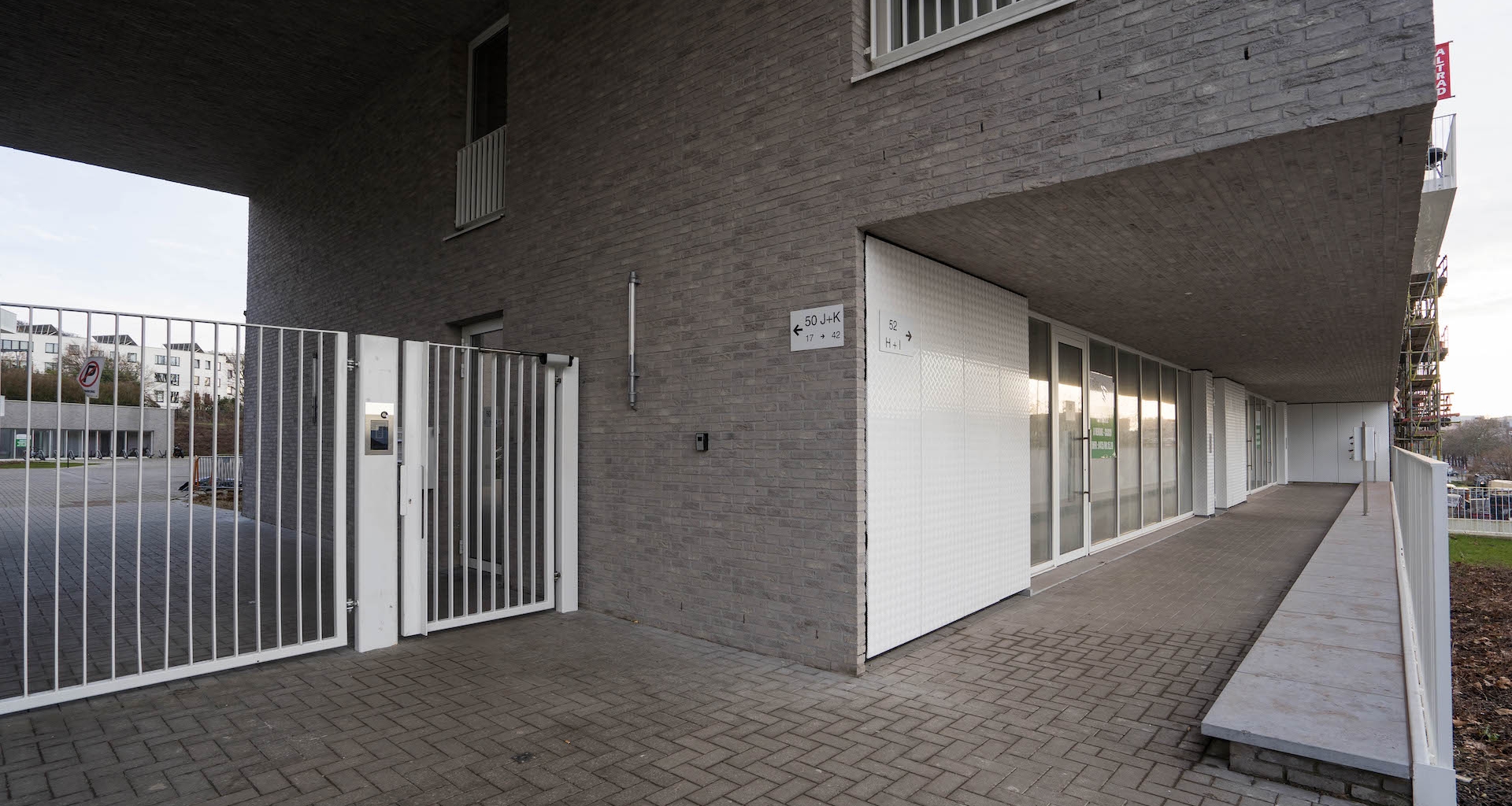 Briques des façades, panneaux fibres ciment et briquettes