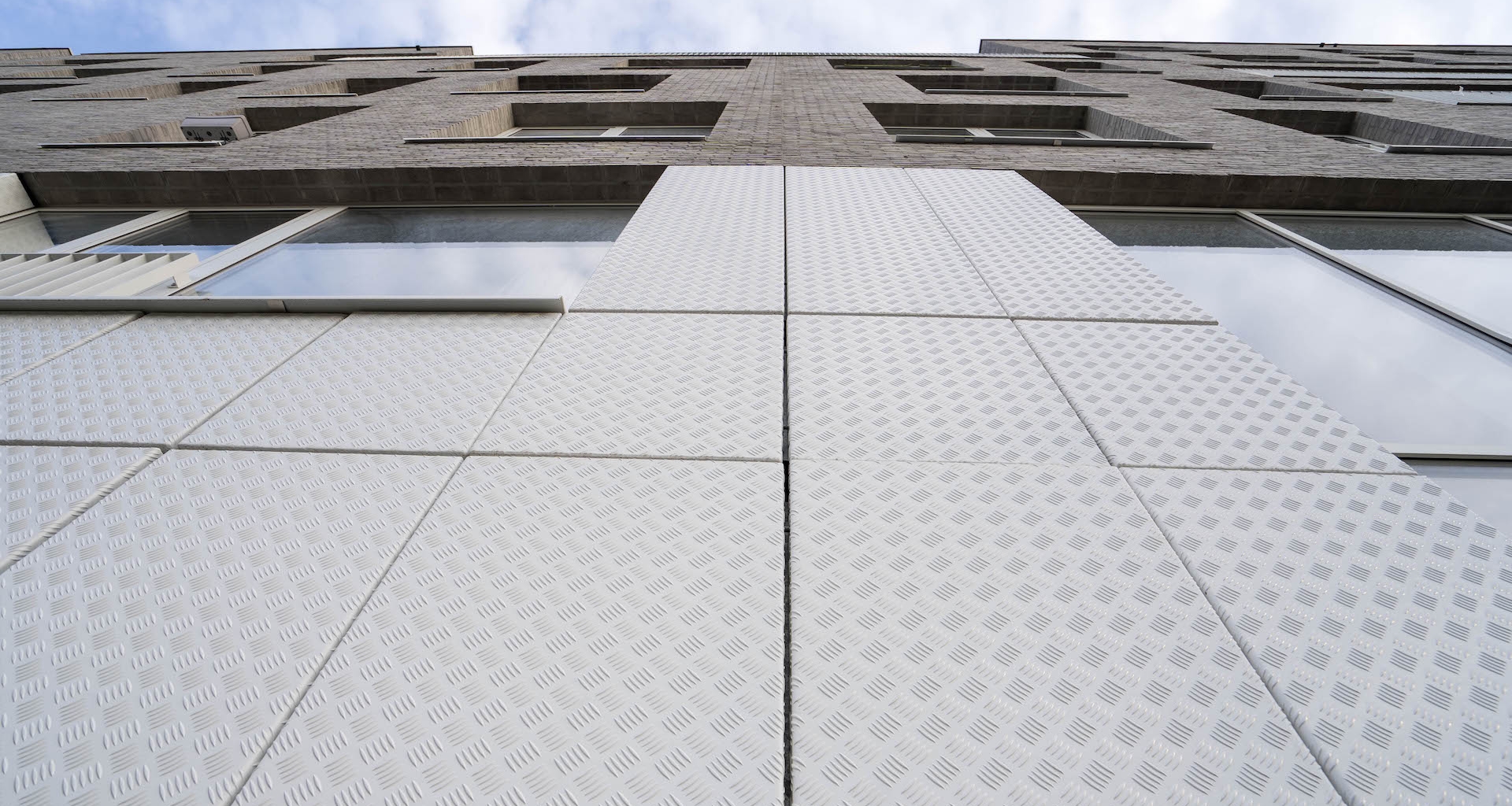 Briques des façades, panneaux fibres ciment et briquettes