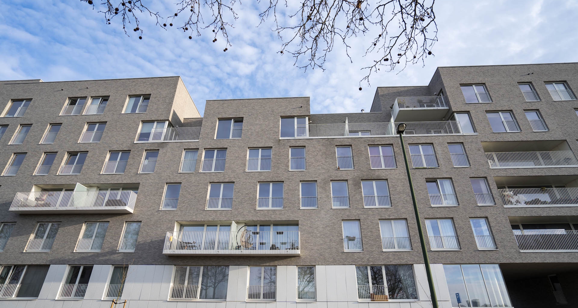 Briques des façades, panneaux fibres ciment et briquettes