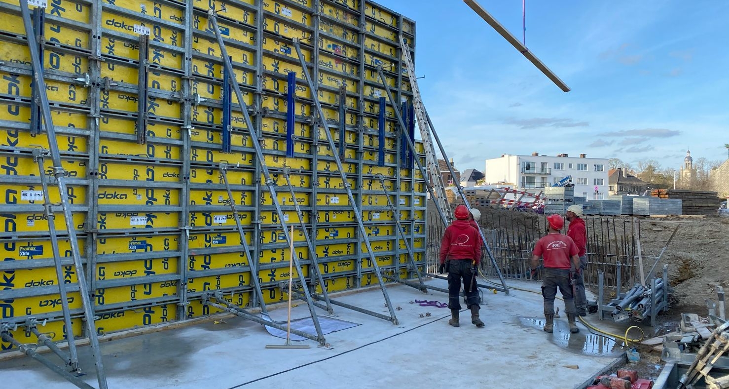 Bridge construction - formwork and concrete 