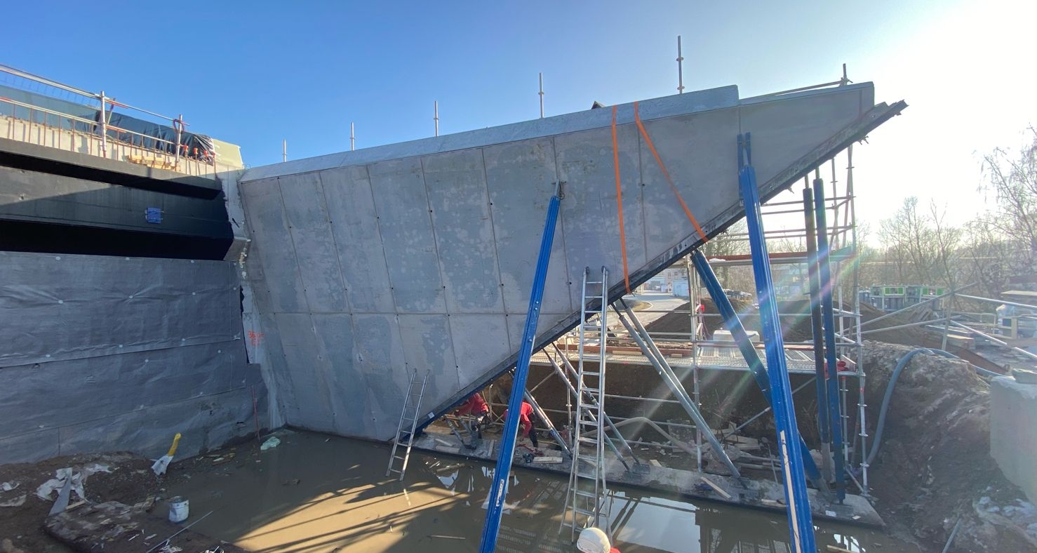 Bridge construction - formwork and concrete 
