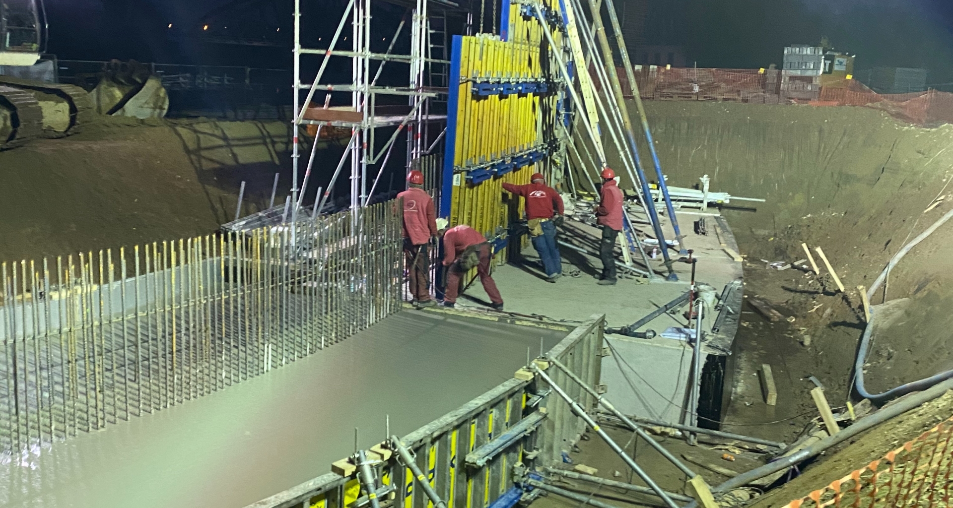 Bridge construction - formwork and concrete 