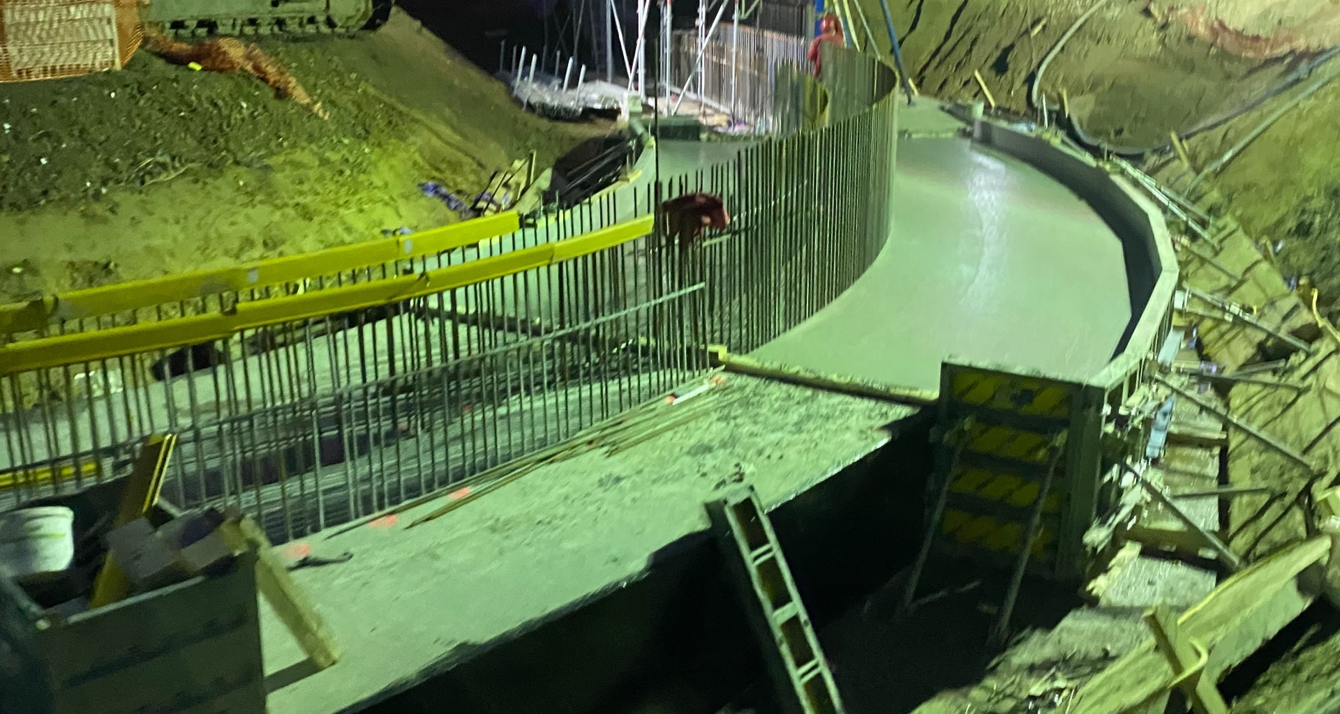 Bridge construction - formwork and concrete 