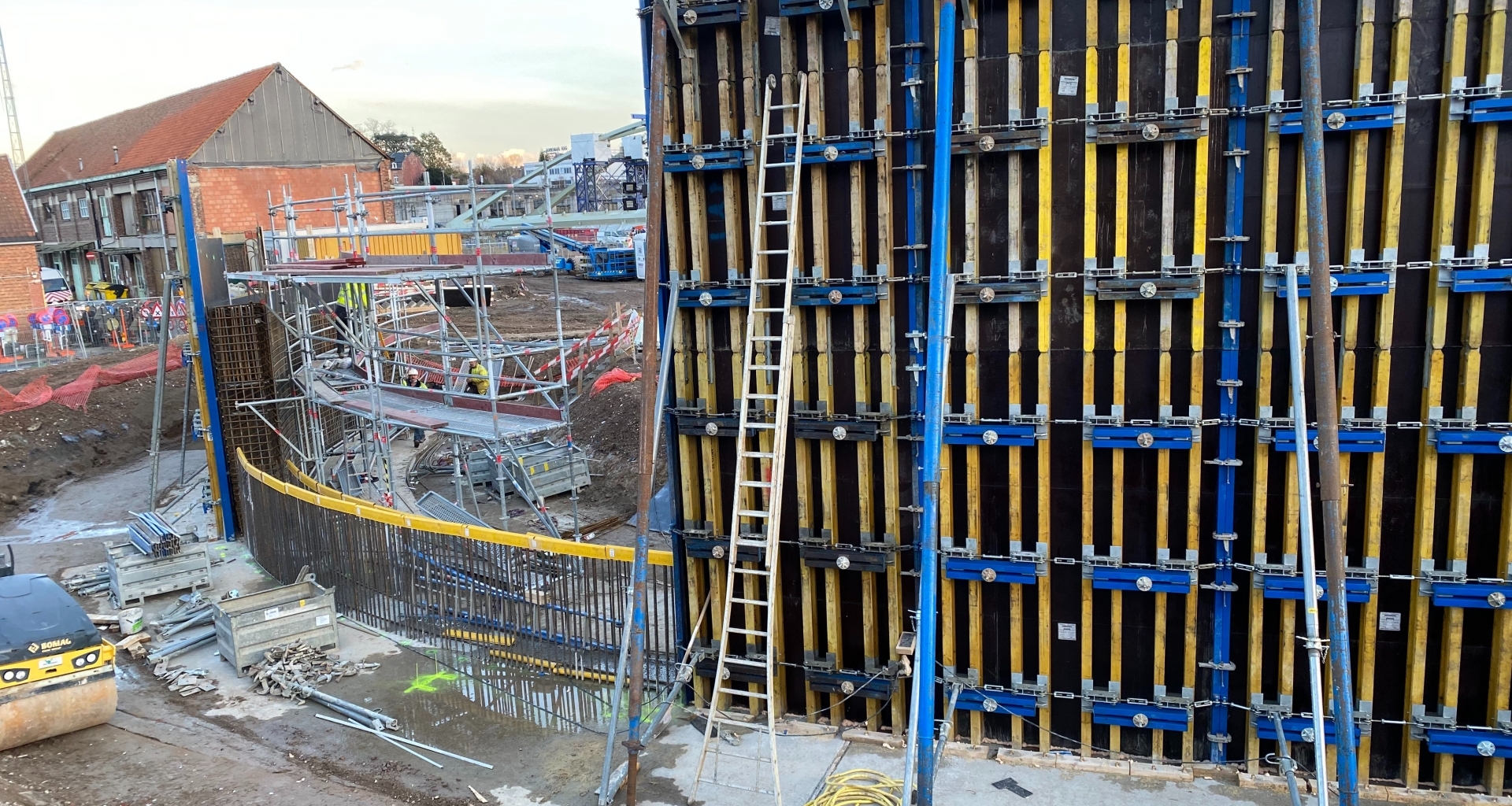 Bridge construction - formwork and concrete 