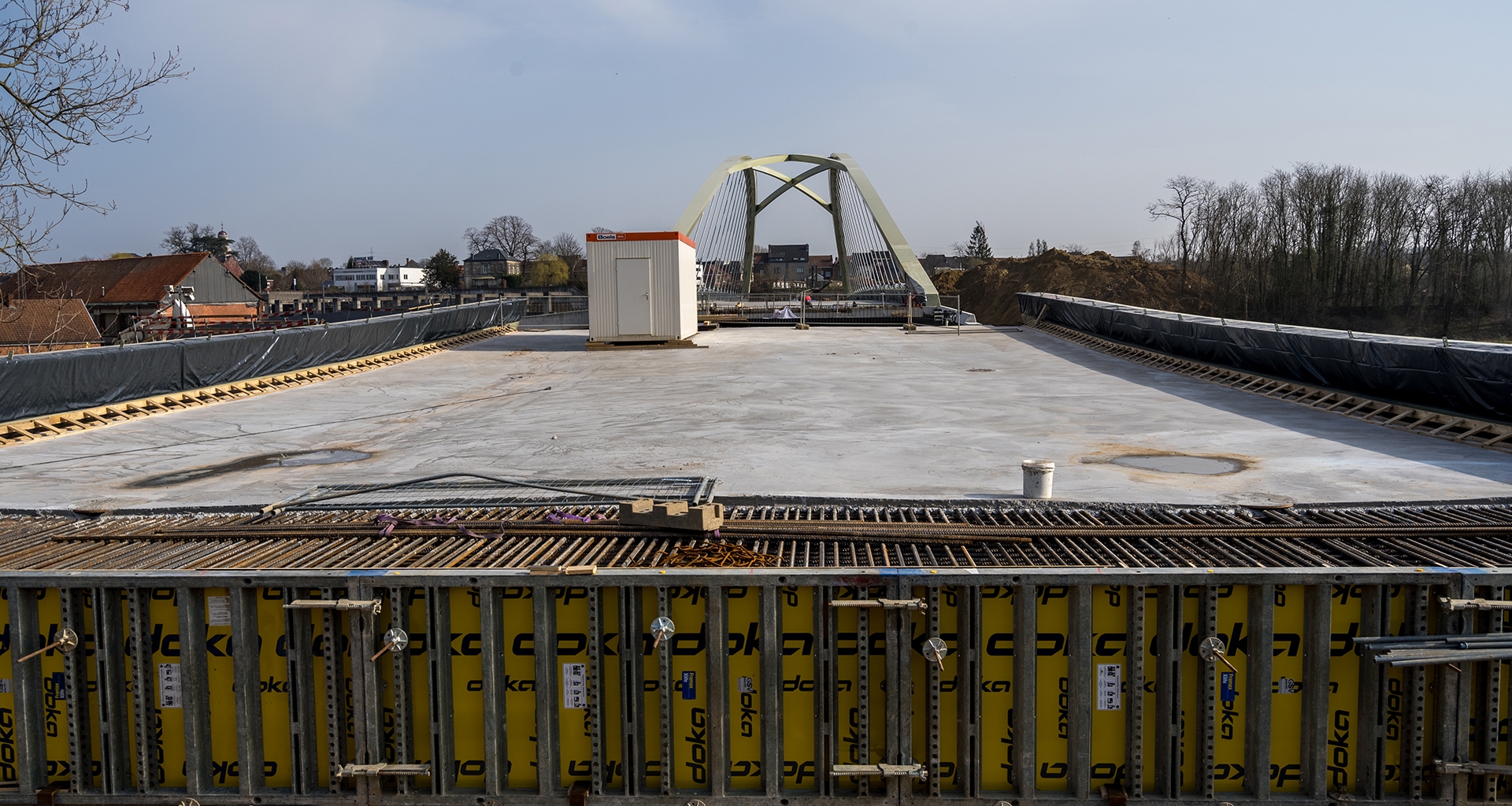 Bridge construction - formwork and concrete 