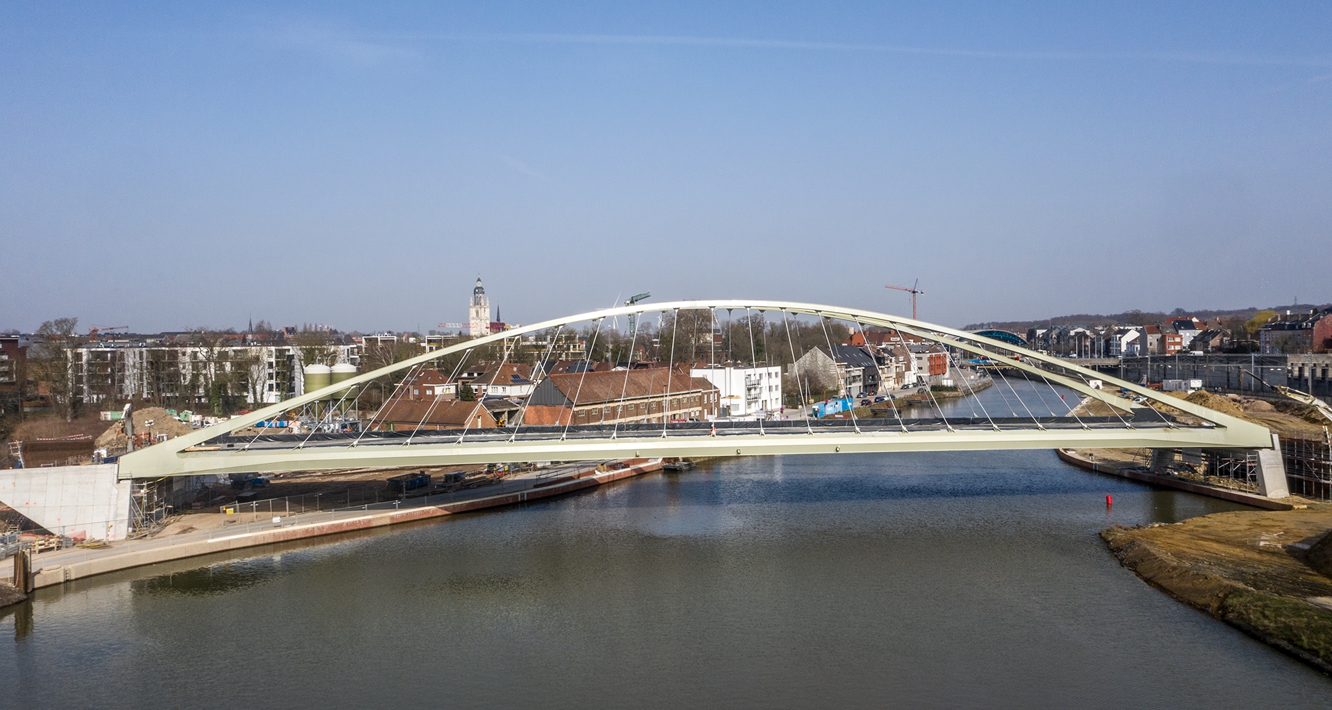 Bridge construction - formwork and concrete 